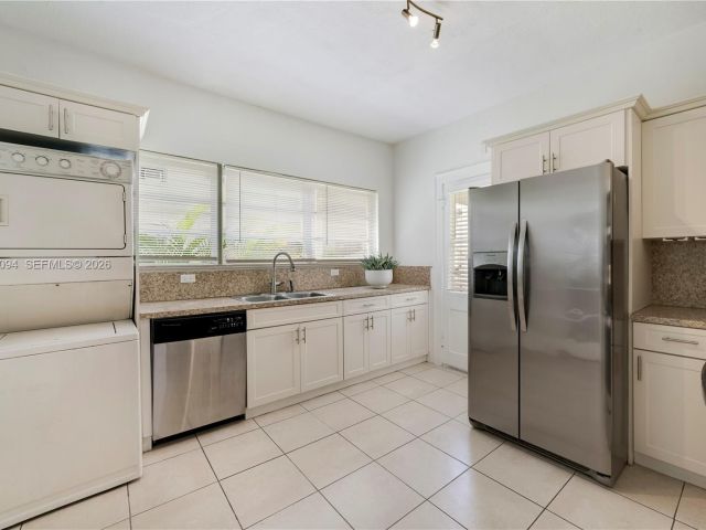 Продажа дома по адресу 311 Navarre Ave - фото 7531537