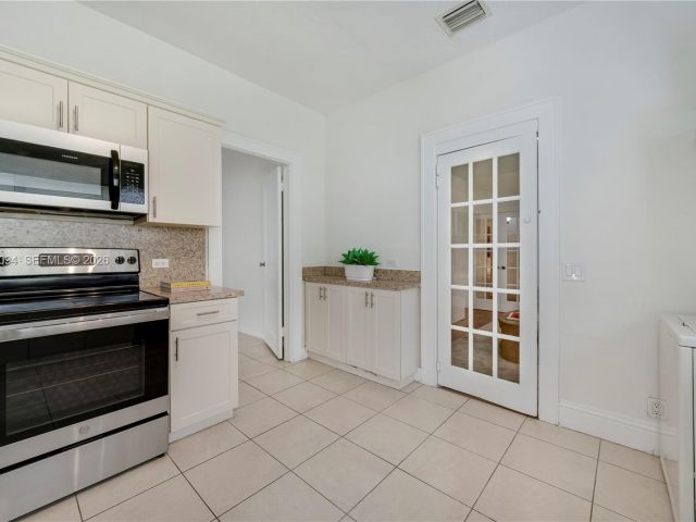 Продажа дома по адресу 311 Navarre Ave - фото 7531539