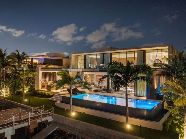 Дом в аренду по адресу 310 S Hibiscus Dr - фото 7468546