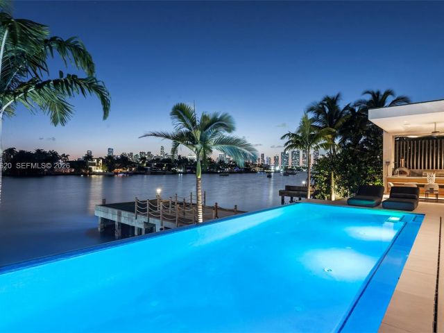 Дом в аренду по адресу 310 S Hibiscus Dr - фото 7468548