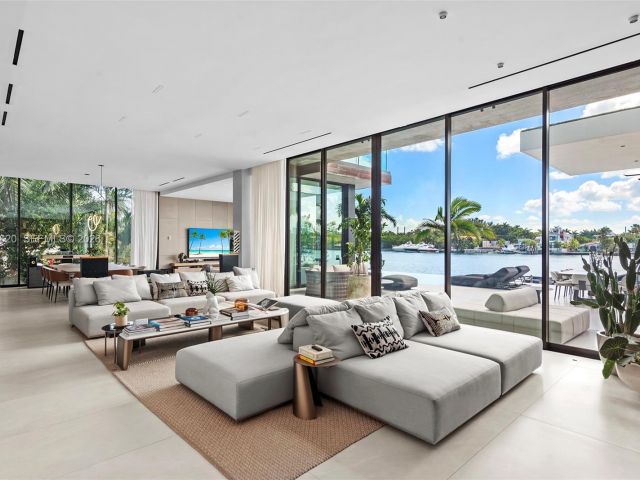 Дом в аренду по адресу 310 S Hibiscus Dr - фото 7468557