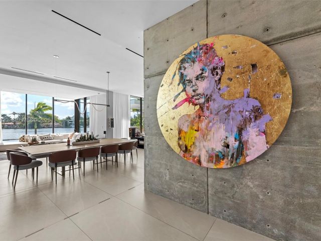 Дом в аренду по адресу 310 S Hibiscus Dr - фото 7468562