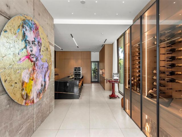 Дом в аренду по адресу 310 S Hibiscus Dr - фото 7468563