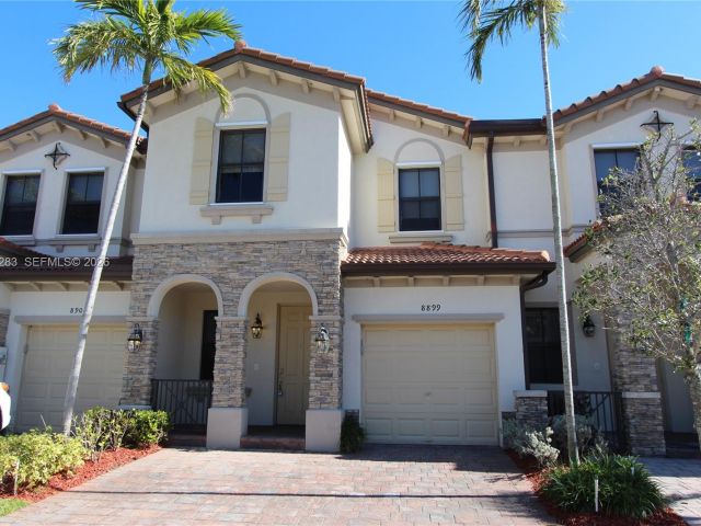 Дом в аренду по адресу 8899 NW 98 AV 8899 - фото 7485246