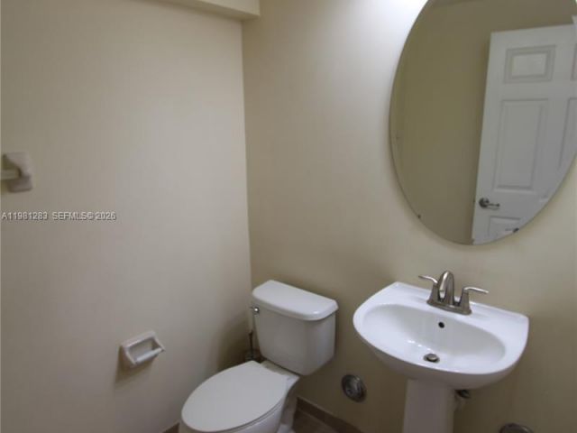 Дом в аренду по адресу 8899 NW 98 AV 8899 - фото 7485258