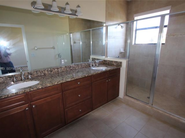 Дом в аренду по адресу 8899 NW 98 AV 8899 - фото 7485262