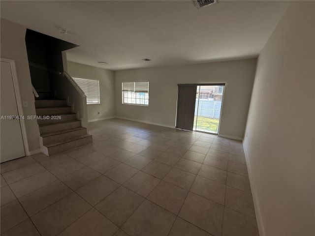 Дом в аренду по адресу 11810 NE 19th Dr 7 - фото 7475449