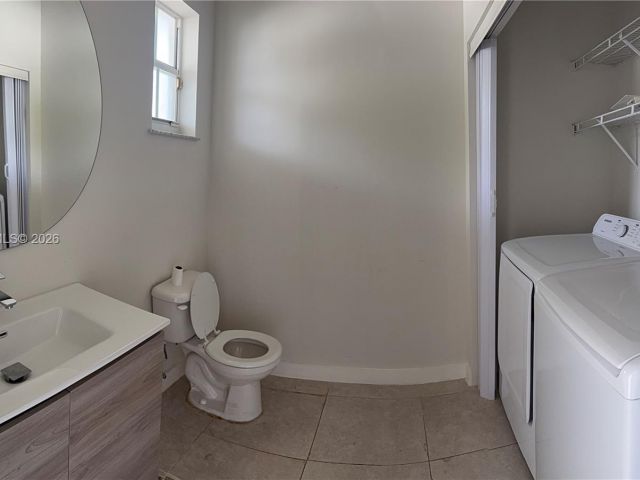 Дом в аренду по адресу 11810 NE 19th Dr 7 - фото 7475451