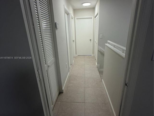 Дом в аренду по адресу 11810 NE 19th Dr 7 - фото 7475455