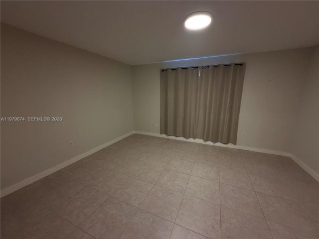 Дом в аренду по адресу 11810 NE 19th Dr 7 - фото 7475457