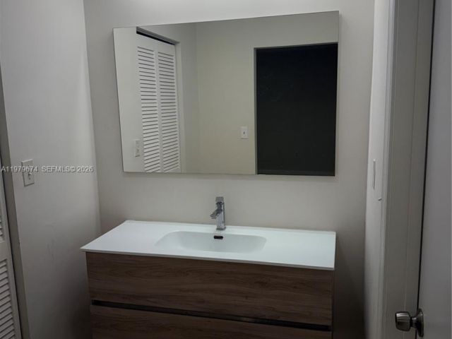 Дом в аренду по адресу 11810 NE 19th Dr 7 - фото 7475458