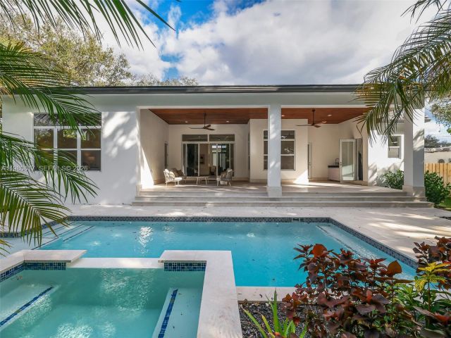 Продажа дома по адресу 11412 NE 8th Ave - фото 7484073