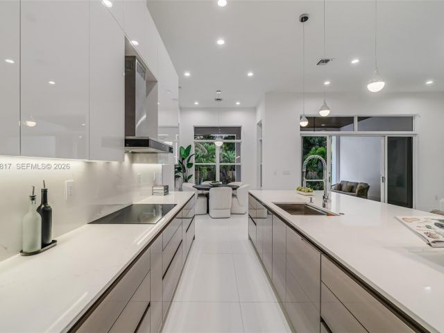 Продажа дома по адресу 11412 NE 8th Ave - фото 7484079