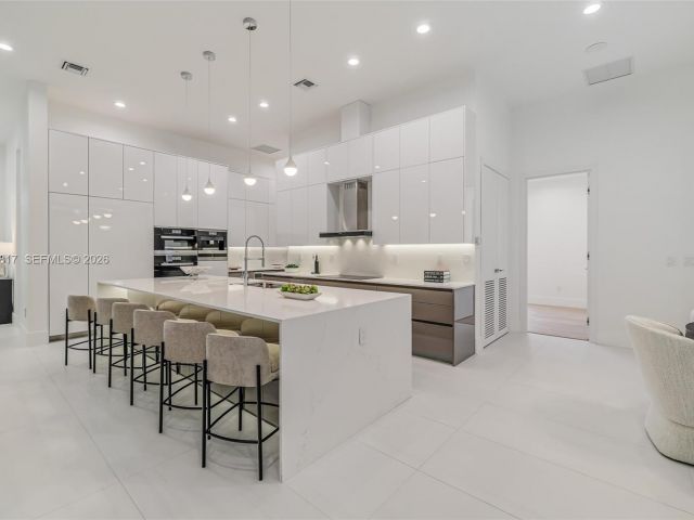 Продажа дома по адресу 11412 NE 8th Ave - фото 7484083