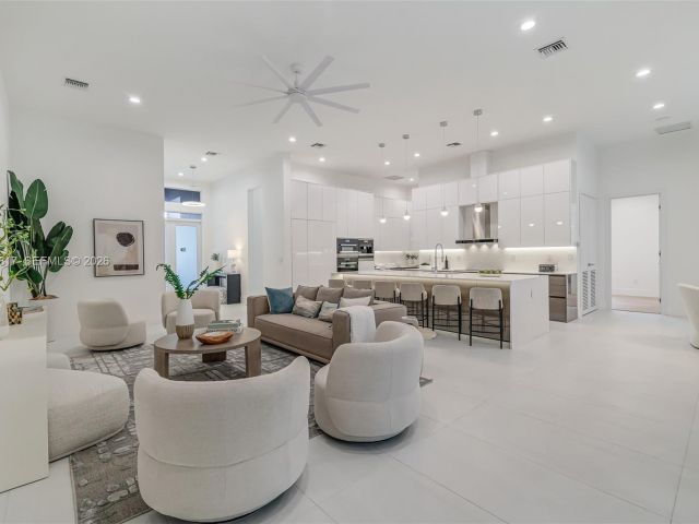 Продажа дома по адресу 11412 NE 8th Ave - фото 7484084