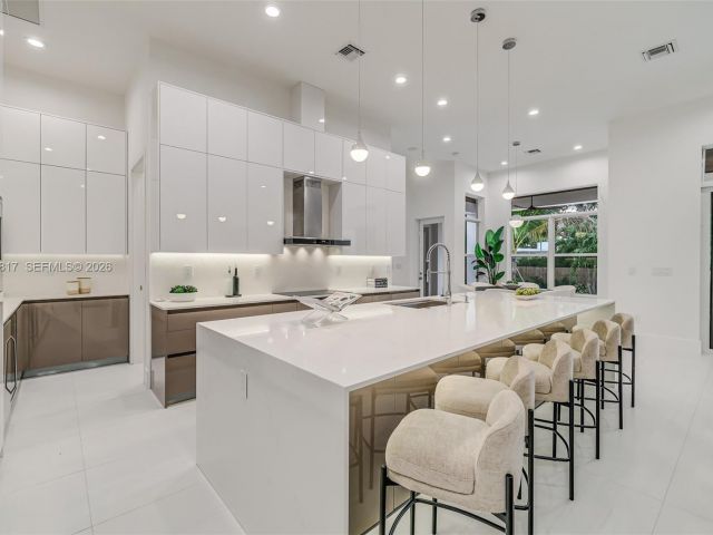 Продажа дома по адресу 11412 NE 8th Ave - фото 7484087