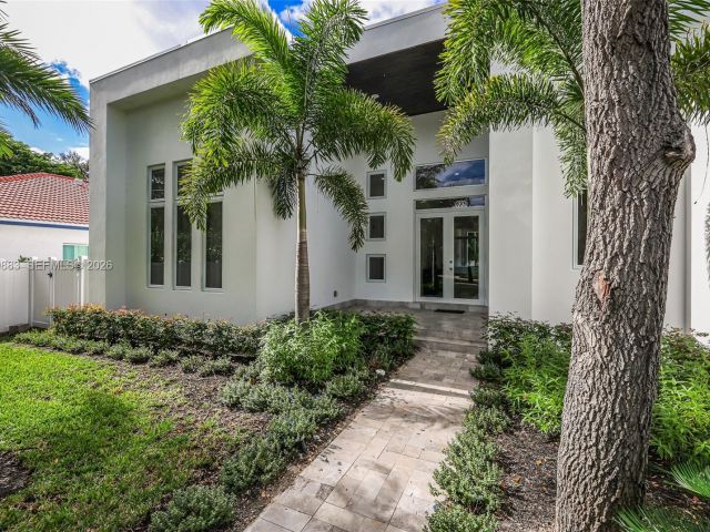 Продажа дома по адресу 11780 NE 8th Ave - фото 7507349