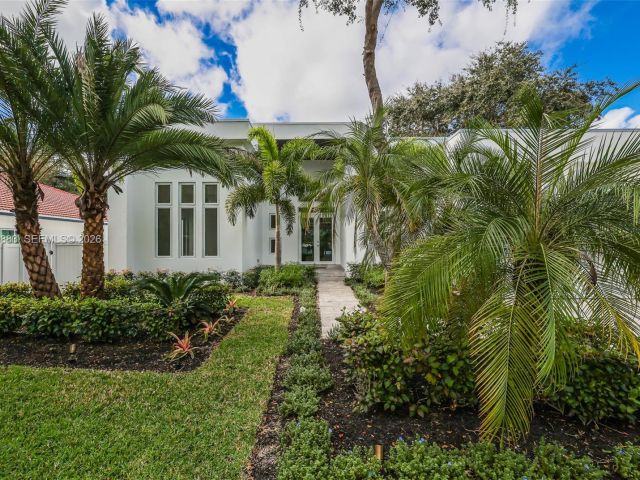 Продажа дома по адресу 11780 NE 8th Ave - фото 7507350