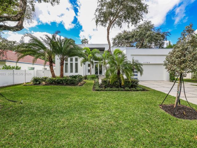 Продажа дома по адресу 11780 NE 8th Ave - фото 7507352