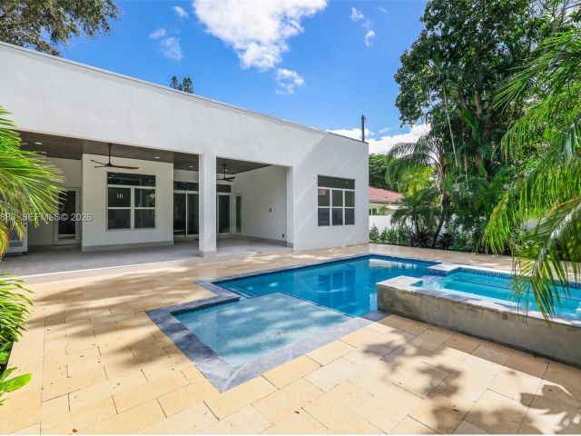 Продажа дома по адресу 11780 NE 8th Ave - фото 7507353