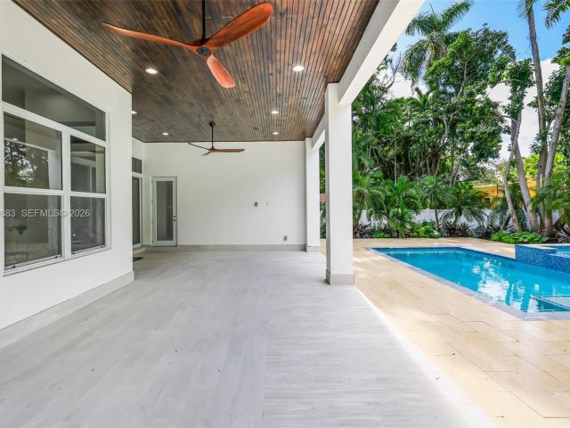 Продажа дома по адресу 11780 NE 8th Ave - фото 7507354