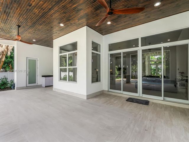 Продажа дома по адресу 11780 NE 8th Ave - фото 7507355