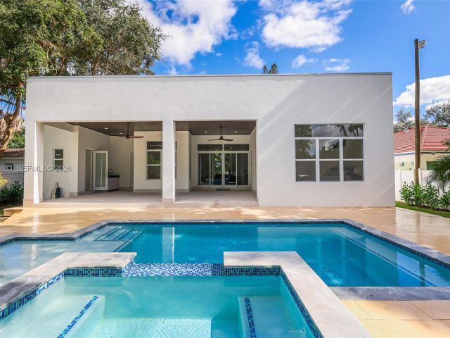 Продажа дома по адресу 11780 NE 8th Ave - фото 7507358