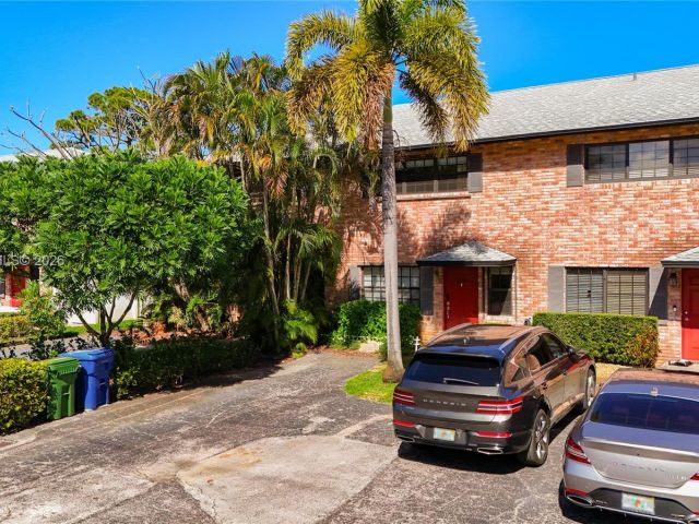 Дом в аренду по адресу 2128 NE 9th Ave - фото 7451447