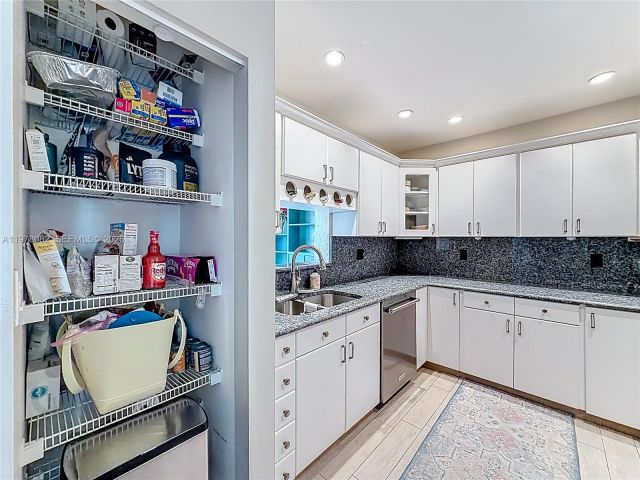 Дом в аренду по адресу 2128 NE 9th Ave - фото 7451453