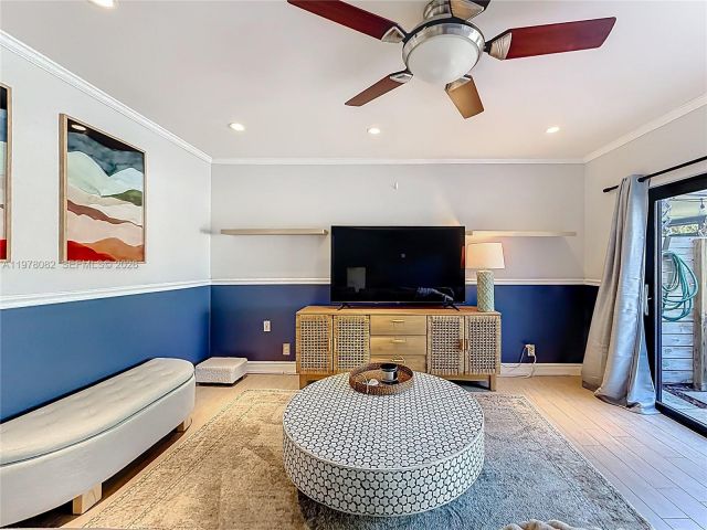 Дом в аренду по адресу 2128 NE 9th Ave - фото 7451456