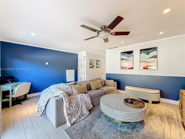 Дом в аренду по адресу 2128 NE 9th Ave - фото 7451458