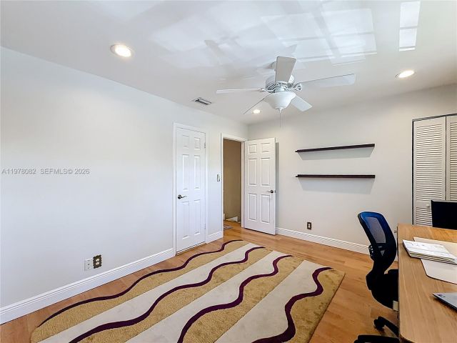 Дом в аренду по адресу 2128 NE 9th Ave - фото 7451463