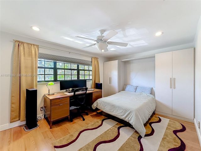 Дом в аренду по адресу 2128 NE 9th Ave - фото 7451464