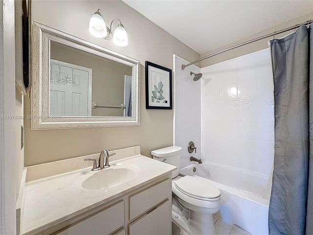 Дом в аренду по адресу 2128 NE 9th Ave - фото 7451465