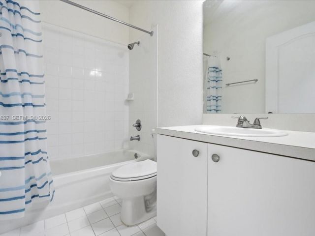 Продажа дома по адресу 8730 NW 110th Ave - фото 7536053