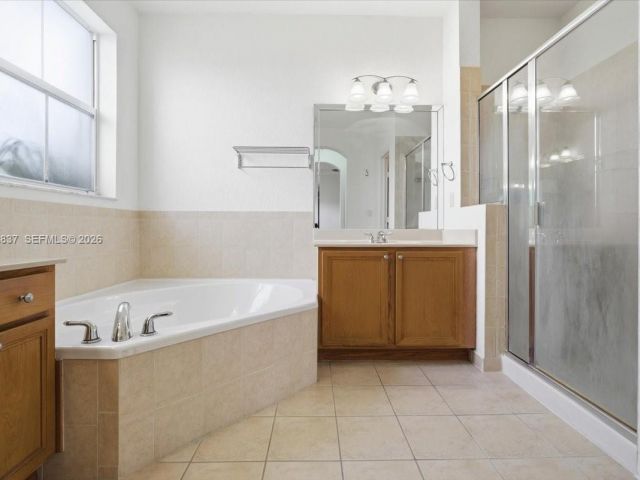 Продажа дома по адресу 8730 NW 110th Ave - фото 7536060