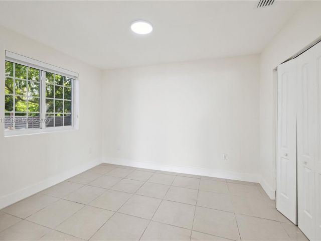 Дом в аренду по адресу 15131 SW 58th St - фото 7466432