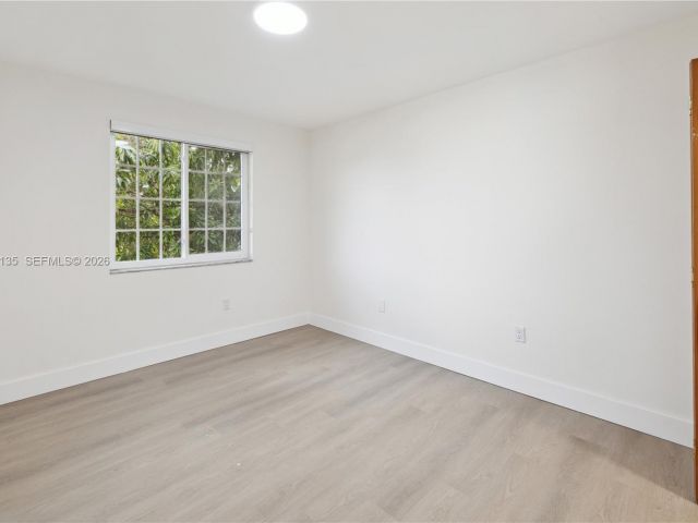 Дом в аренду по адресу 15131 SW 58th St - фото 7466436