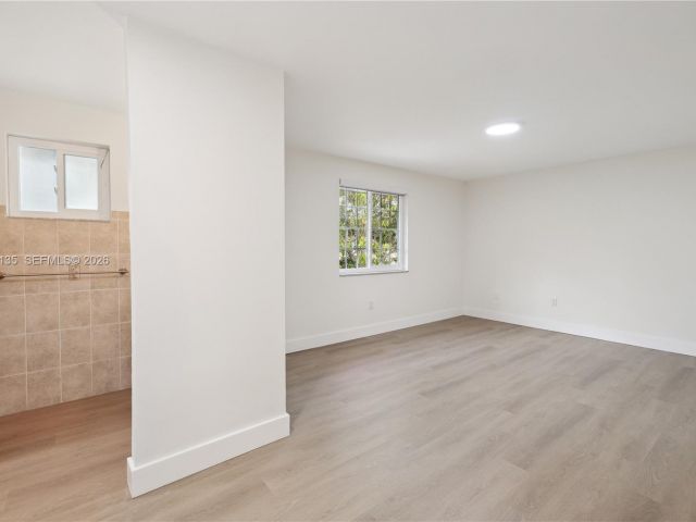 Дом в аренду по адресу 15131 SW 58th St - фото 7466442