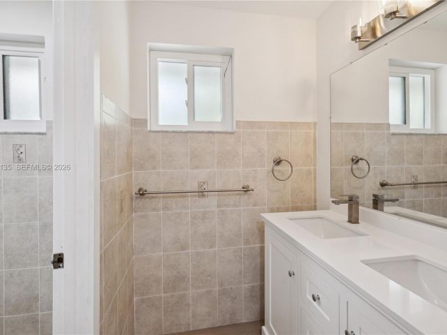 Дом в аренду по адресу 15131 SW 58th St - фото 7466443