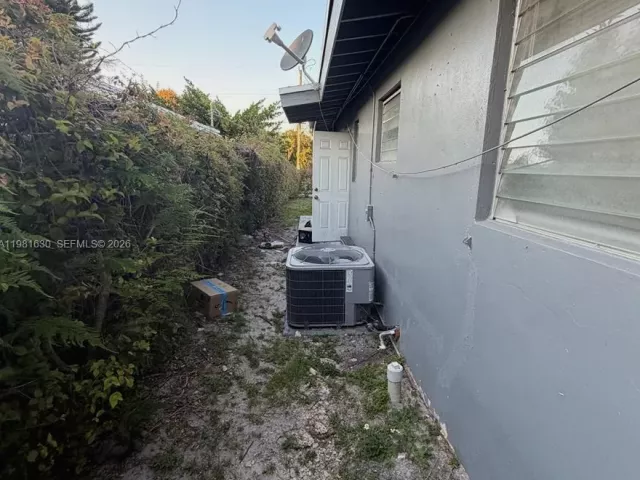 Продажа дома по адресу 354 NE 173rd St - фото 7480846