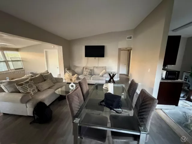 Продажа дома по адресу 354 NE 173rd St - фото 7480847