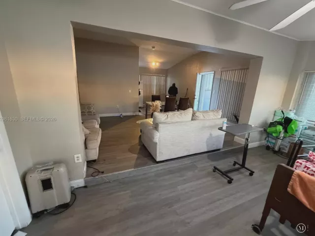 Продажа дома по адресу 354 NE 173rd St - фото 7480853