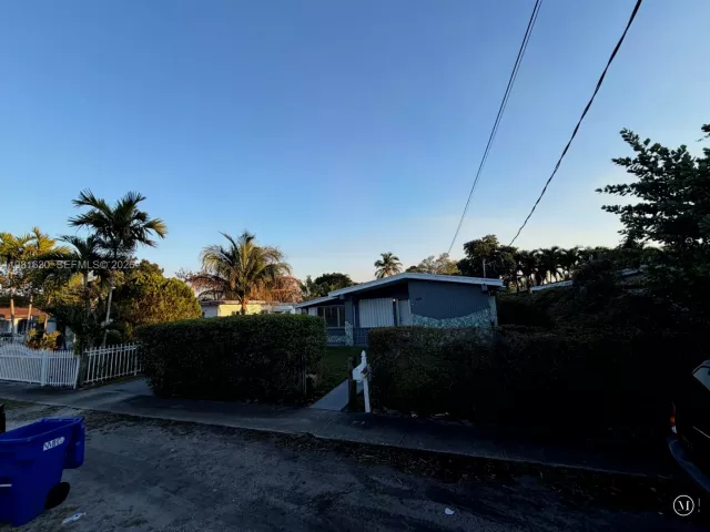 Продажа дома по адресу 354 NE 173rd St - фото 7480838