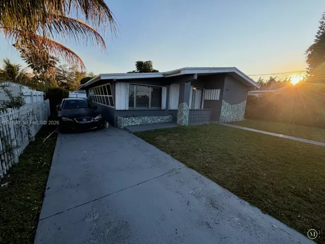 Продажа дома по адресу 354 NE 173rd St - фото 7480840