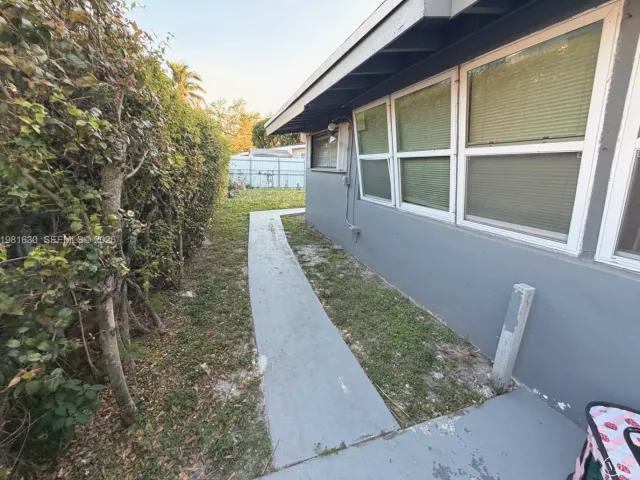 Продажа дома по адресу 354 NE 173rd St - фото 7480842