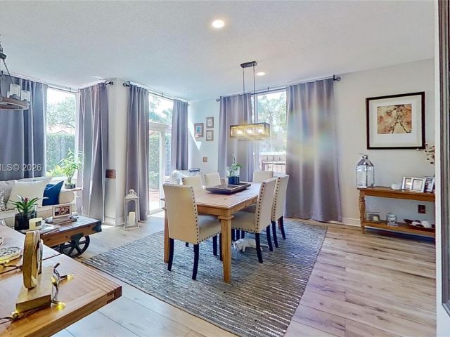 Дом в аренду по адресу 3760 Westminster St - фото 7472314