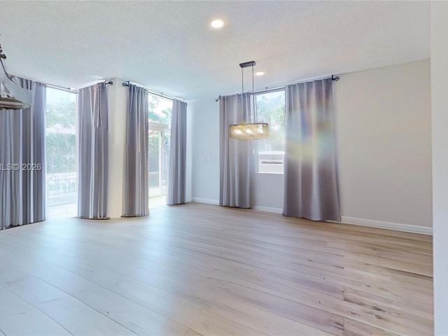 Дом в аренду по адресу 3760 Westminster St - фото 7472319