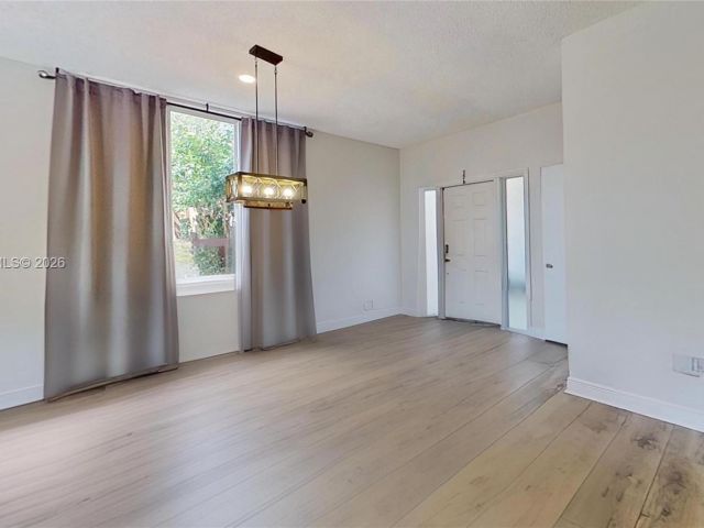 Дом в аренду по адресу 3760 Westminster St - фото 7472320