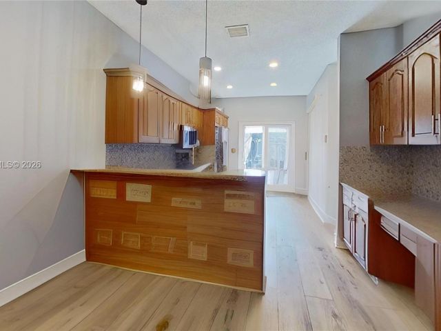 Дом в аренду по адресу 3760 Westminster St - фото 7472325